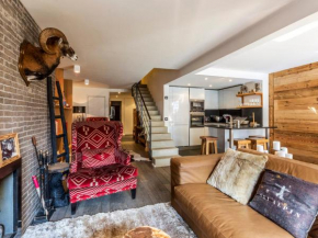 Appartement duplex haut de gamme avec cheminée au cœur de Val-d'Isère, proche des pistes et commodités - FR-1-694-104